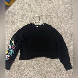 Black cropped long sleeve pullover with embroidery flowers on the sleeves